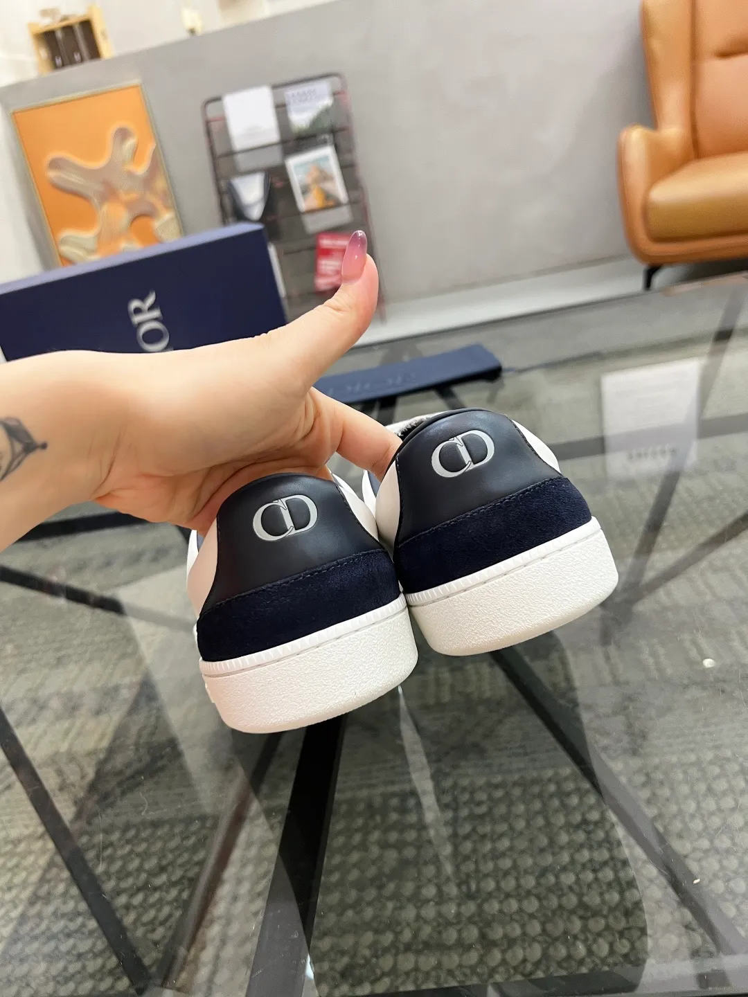 Men's Men's Shoes 💰400【New Style】🍿🍿𝐃𝐢𝐨* — Dior. Dior's new casual sneakers define your fashionable pace. They boldly use innovative technological fabrics to create a futuristic silhouette. The light and breathable mesh material, combined with the unique texture coating process, presents a refreshing visual effect, as if it is a fashion item from the future world. Whether paired with casual outfits or mixed with formal looks, the Dio* D-Sketch sneakers are effortless and add a touch of futuristic style to your overall look. From the streets to the catwalk, it is your indispensable fashion tool. The upper is made of high-tech mesh material, which is light and breathable and fits your feet like a second skin, keeping you dry and comfortable even in the hot summer. The delicate mesh structure gives the shoes a unique visual effect and displays a futuristic aesthetic. Code number: 39-44 (38, 45 customized)